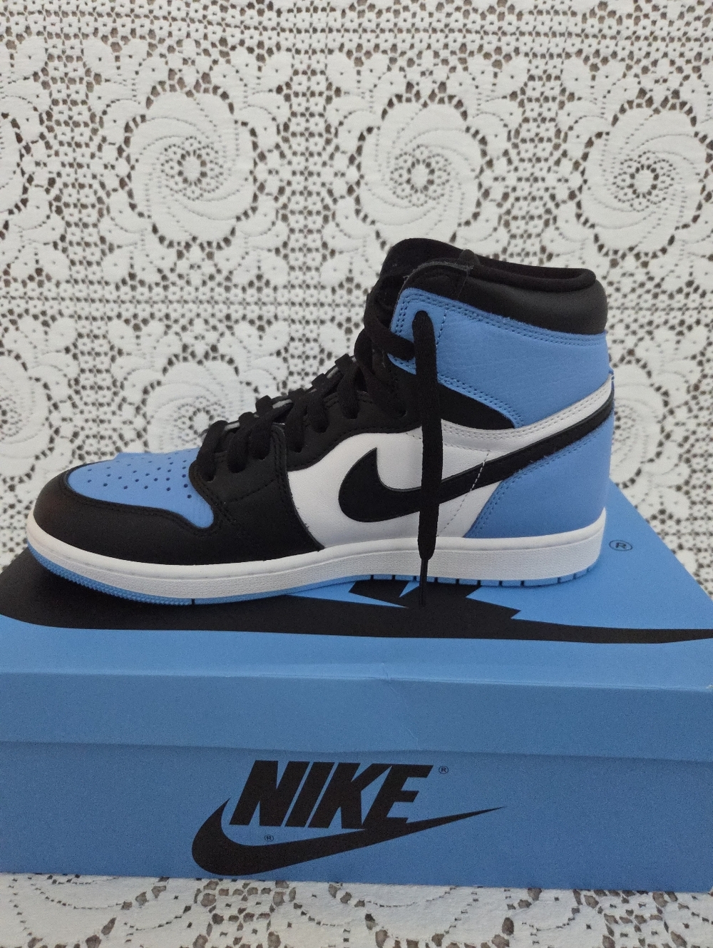 Nike Air Jordan 1 Men's Retro High OG UNC Toe Sneakers University Blue Size 10 - Picture 5 of 11